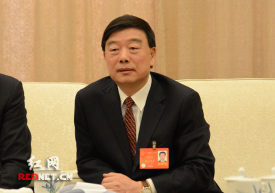 代表团副团长于来山主持。