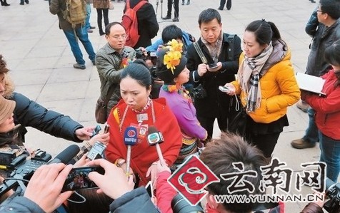 云南各族委员成为媒体关注的焦点