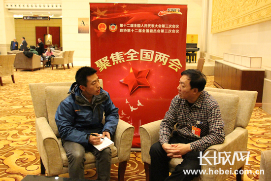 全国政协委员何香久