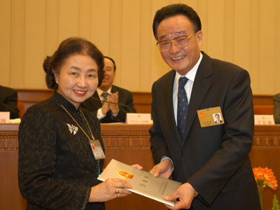 梁爱诗