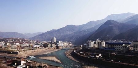 Picture taken on March 15, 2009 shows a general view of Qamdo, southwest China's Tibet Autonomous Region. Qamdo is home to 620,000 people of 21 ethnic groups and boasts historical sites dating back to as far as 4,000 years. (Xinhua/Purbu Zhaxi)