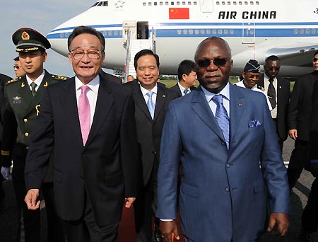 Wu Bangguo (L, Front), Chairman of the Standing Committee of China's National People's Congress, is welcomed by President of Gabon's National Assembly Guy Nzouba Ndama as he arrives at Libreville, capital of Gabon, Nov. 6, 2008.