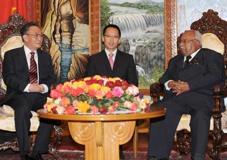 Wu Bangguo (L), chairman of the Standing Committee of China's National People's Congress(NPC), the country's top legislature, meets with Ethiopian President Girma Wolde Giorgis (R) in Addis Ababa, capital of Ethiopia, on Nov. 10, 2008.