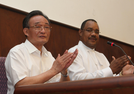 Patrick Herminie (R), speaker of the National Assembly of Seychelles, and Wu Bangguo, chairman of the Standing Committee of the National People's Congress, China's top legislature, applaud at the National Assembly of Seychelles in Victoria, Nov. 13, 2008. Wu Bangguo made a speech at the National Assembly of Seychelles on Nov. 13. (Xinhua/Liu Weibing)