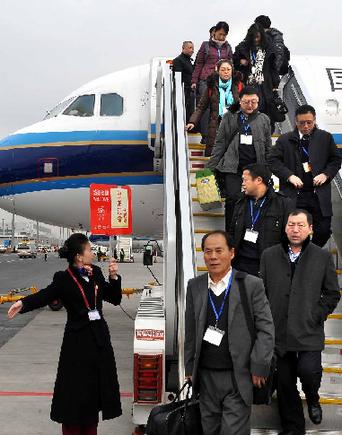 (TWO SESSIONS)CHINA-BEIJING-NPC-DEPUTY-ARRIVAL (CN)