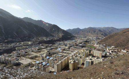 Picture taken on March 13, 2009 shows a general view of Qamdo, southwest China's Tibet Autonomous Region. Qamdo is home to 620,000 people of 21 ethnic groups and boasts historical sites dating back to as far as 4,000 years. (Xinhua/Purbu Zhaxi)