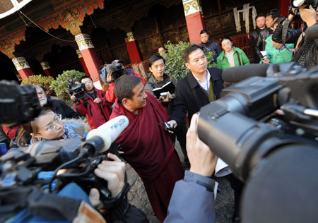 Ngawang Qoizha (C), deputy director of the Democratic Management Committee of the Jokhang Lamasery, speaks during an interview with Chinese and foreign reporters, at the Jokhang Lamasery in Lhasa, capital of southwest China's Tibet Autonomous Region, Feb. 10, 2009. Reporters at home and abroad arrived in Lhasa for a 4-day news report organized by the Information Office of the State Council of China. (Xinhua/Chogo)