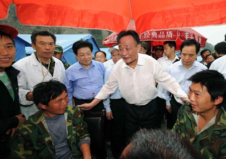  Wu Bangguo, chairman of the Standing Committee of the National People's Congress and a member of the Standing Committee of the Political Bureau of the Communist Party of China (CPC) Central Committee, visits the earthquake victims and rescuers in Yingxiu Town of Wenchuan County, southwest China's Sichuan Province, May 27, 2008. Wu arrived in Wenchuan County and Dujiangyan city on Tuesday to direct disaster relief work in the quake-ravaged areas.