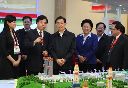 Top Chinese leaders paid visits on Thursday and Friday to the 2009 Energy Saving, Emissions Reduction and New Energy Science and Technology Expo, which is held at the Beijing Exhibition Hall from March 19 to 23.