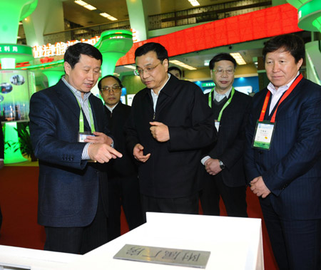 Top Chinese leaders paid visits on Thursday and Friday to the 2009 Energy Saving, Emissions Reduction and New Energy Science and Technology Expo, which is held at the Beijing Exhibition Hall from March 19 to 23.