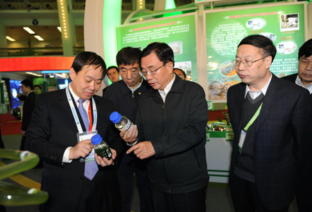 Top Chinese leaders paid visits on Thursday and Friday to the 2009 Energy Saving, Emissions Reduction and New Energy Science and Technology Expo, which is held at the Beijing Exhibition Hall from March 19 to 23.