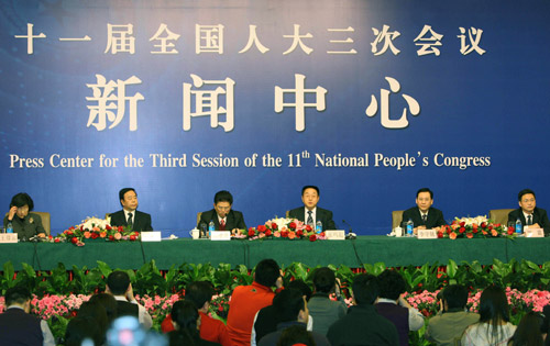 A press conference on the function of Chinese trade unions during the transformation of the pattern of economic development is held on the sidelines of the Third Session of the 11th National People's Congress in Beijing, China, March 9, 2010. (Xinhua/Yuan Man)