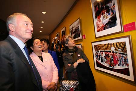 Gu Xiulian (2, L), vice chairperson of the Standing Committee of China's National People's Congress (NPC) and president of the All-China Women's Federation (ACWF) and the Mayor of London Ken Livingstone (L) visit the photography exhibition Women in China as a part of the China-UK Women's Cultural Festival in London, Britain, Feb. 11, 2008. 