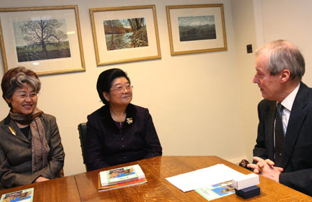 Gu Xiulian(M), vice chairperson of the Standing Committee of China's National People's Congress (NPC) and president of the All-China Women's Federation (ACWF) meets with Sir Alan Haselhurst(R), deputy speaker of the House of Commons of Britain in London, UK, Feb. 12, 2007.