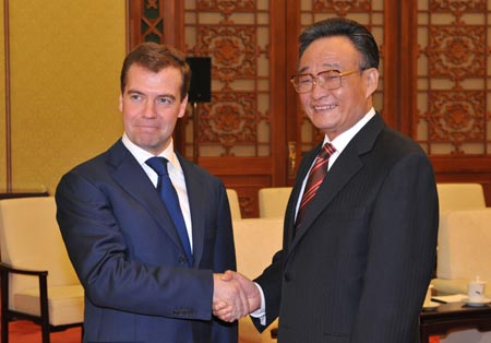 Wu Bangguo (R), chairman of the Standing Committee of China's National People's Congress (NPC), meets with visiting Russian President Dmitry Medvedev in Beijing, capital of China, May 24, 2008.(