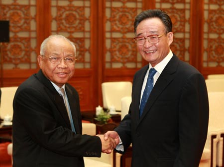 Senior leaders of China and Cambodia on Tuesday underscored the traditional friendship between the two neighbors. 