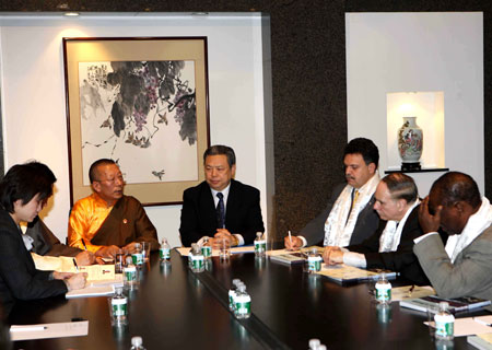 Shingtsa Tenzinchodrak (5th R), a living Buddha of the Kagyu sect of Tibetan Buddhism and vice chairman of the Standing Committee of the People's Congress of Tibet Autonomous Region of China, talks with New York State Assemblyman Felix Ortiz (3rd R) and other assemblymen in New York, the United States, March 19, 2009.