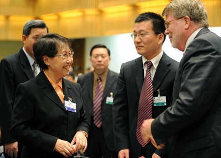 Uyunqimg (Front L), Vice-chairwoman of National People