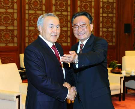 Wu Bangguo (R), chairman of the Standing Committee of China's National People's Congress, the country's top legislature, shakes hands with visiting Kazakhstan's President Nursultan Nazarbayev in Beijing, China, April 16, 2009. (Xinhua/Li Tao)