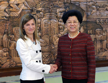 Chen Zhili (R), vice chairwoman of the Standing Committee of the National People's Congress, China's top legislature, meets with Bibiana Aido, Spain's equality minister, in Beijing, capital of China, April 27, 2009. Bibiana Aido is here to attend the 5th China-Spain Forum. (Xinhua/Li Tao)