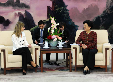 Chen Zhili (R), vice chairwoman of the Standing Committee of the National People's Congress, China's top legislature, meets with Bibiana Aido, Spain's equality minister, in Beijing, capital of China, April 27, 2009. Bibiana Aido is here to attend the 5th China-Spain Forum. (Xinhua/Li Tao)