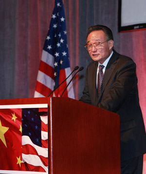 Visiting Wu Bangguo, chairman of the Standing Committee of China's National People's Congress, delivers a speech at a dinner in Washington, Sept. 11, 2009.(Xinhua/Pang Xinglei)