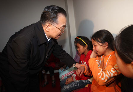 Chinese Premier Wen Jiabao said Tuesday evening that saving lives is still the major task of current relief work against a major quake which jolted southwest China's Sichuan Province on Monday afternoon.