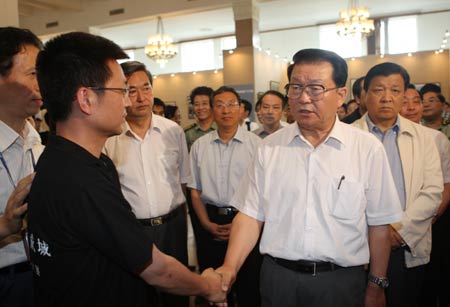 A senior Chinese leader on Thursday urged the spreading of the quake relief spirit among the public to inspire the nation to build a better life. 