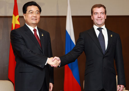 Chinese President Hu Jintao (L) meets with his Russian counterpart Dmitry Medvedev in Toyako, northern Japan, July 9, 2008.