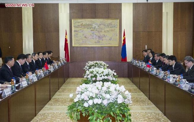 Wu Bangguo, chairman of the Standing Committee of the National People's Congress of China, holds talks with Zandaakhuu Enkhbold, chairman of the Mongolian State Great Hural (parliament), in Ulan Bator, Mongolia, Jan. 30, 2013. (Xinhua/Wang Ye) 