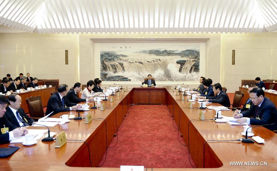 Zhang Dejiang (C back), chairman of China's 12th National People's Congress (NPC) Standing Committee, presides over the 22nd meeting of the chairman and vice chairpersons of the 12th NPC Standing Committee at the Great Hall of the People in Beijing, capital of China, April 23, 2014. (Xinhua/Zhang Duo) 