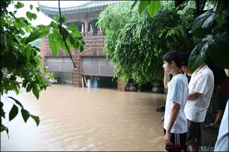重庆西部普降暴雨 多地发生山洪泥石流（组图）