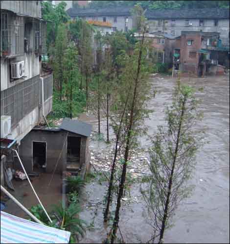 重庆西部普降暴雨 多地发生山洪泥石流（组图）