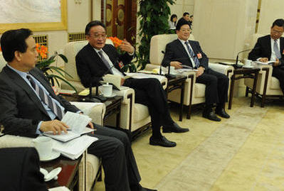 3月9日，中共中央政治局常委、全国人大常委会委员长吴邦国参加十一届全国人大二次会议陕西代表团的审议。