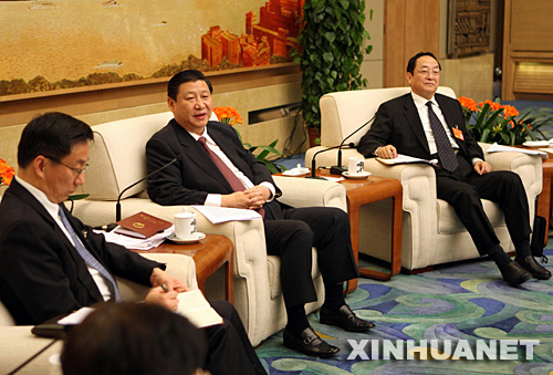 3月5日，中共中央政治局常委、中央书记处书记习近平参加十一届全国人大一次会议上海代表团的审议。