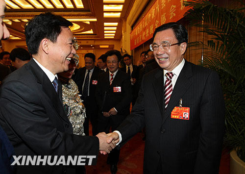 3月6日,中共中央政治局常委、中央纪委书记贺国强参加十一届全国人大一次会议湖南代表团的审议。 新华社记者 姚大伟 摄