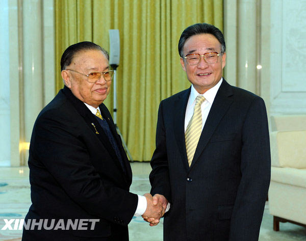 1月11日，全国人大常委会委员长吴邦国在北京人民大会堂会见泰国国会主席猜·奇触。