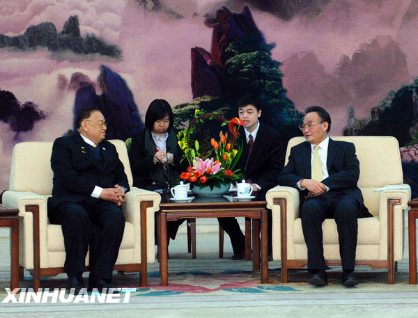 1月11日，中国全国人大常委会委员长吴邦国在北京人民大会堂会见泰国国会主席猜·奇触。
