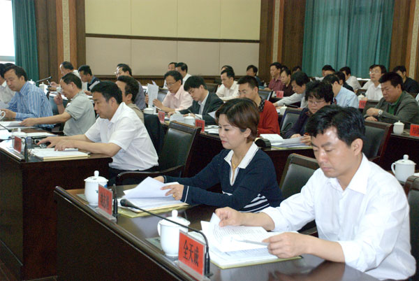 市人民政府副市长谢宏有,市人民检察院检察长韩开学