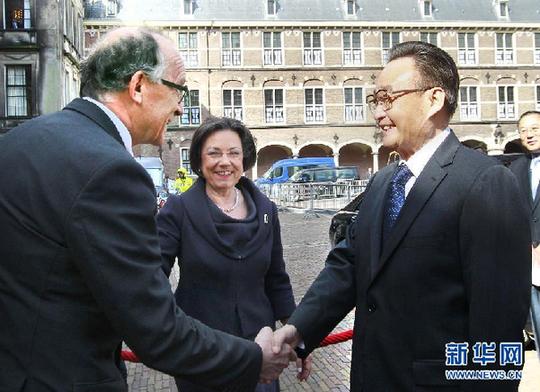 （XHDW）吴邦国与荷兰议会两院议长举行会谈