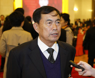 毛丰美:提高农村养老保险 每月55元太少