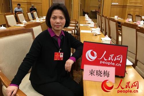 全国人大代表、贵州省儿童医院院长束晓梅接受人民网记者采访 代睿摄