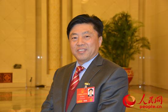 全国人大代表、河南羚锐集团董事长熊维政（人民网记者 王金雪 摄）