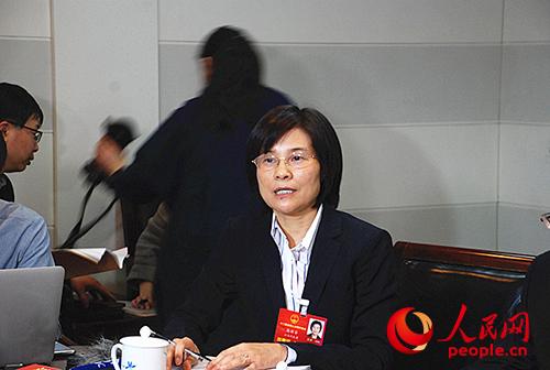全国人大代表、江苏阳光集团党委书记陈丽芬。人民网记者王继亮摄
