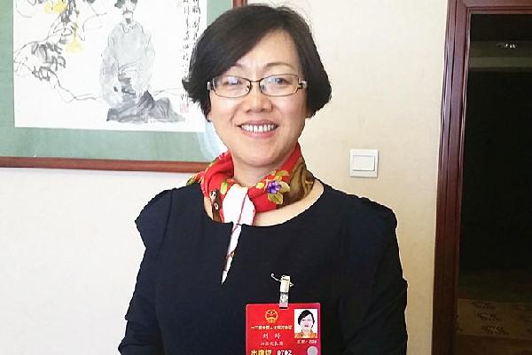 全国人大代表、江苏省政府法律顾问委员会委员刘玲。人民网记者王继亮摄