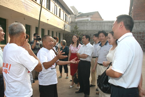 总经理种衍民,衡阳华融建筑工程集团有限公司董事长兼总经理蒋安荣