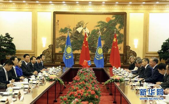 （XHDW）（1）张德江与哈萨克斯坦议会下院议长尼格马图林举行会谈 