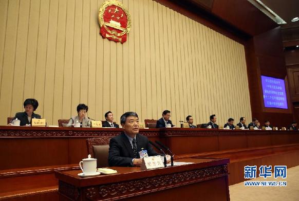 （新华网）十二届全国人大常委会第六次会议举行第二次全体会议