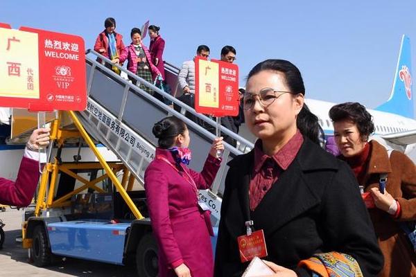 （两会）（1）广西代表团抵达北京