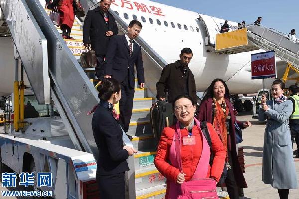 （两会）云南代表团抵达北京